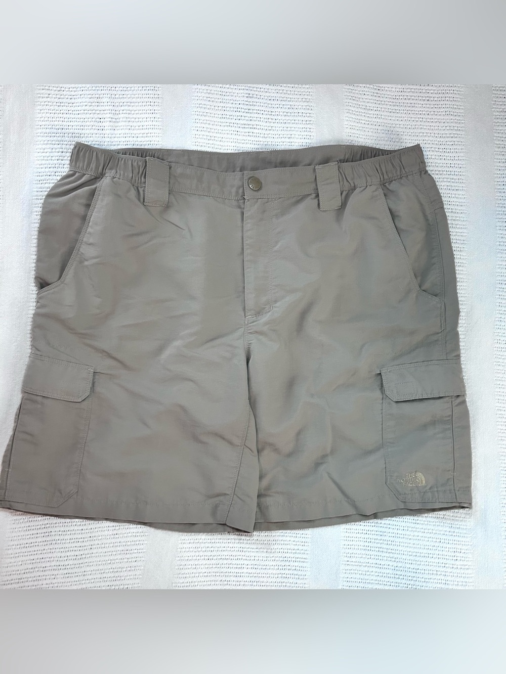 The North Face Men’s XL Tan Nylon Cargo Shorts 8.5” inseam